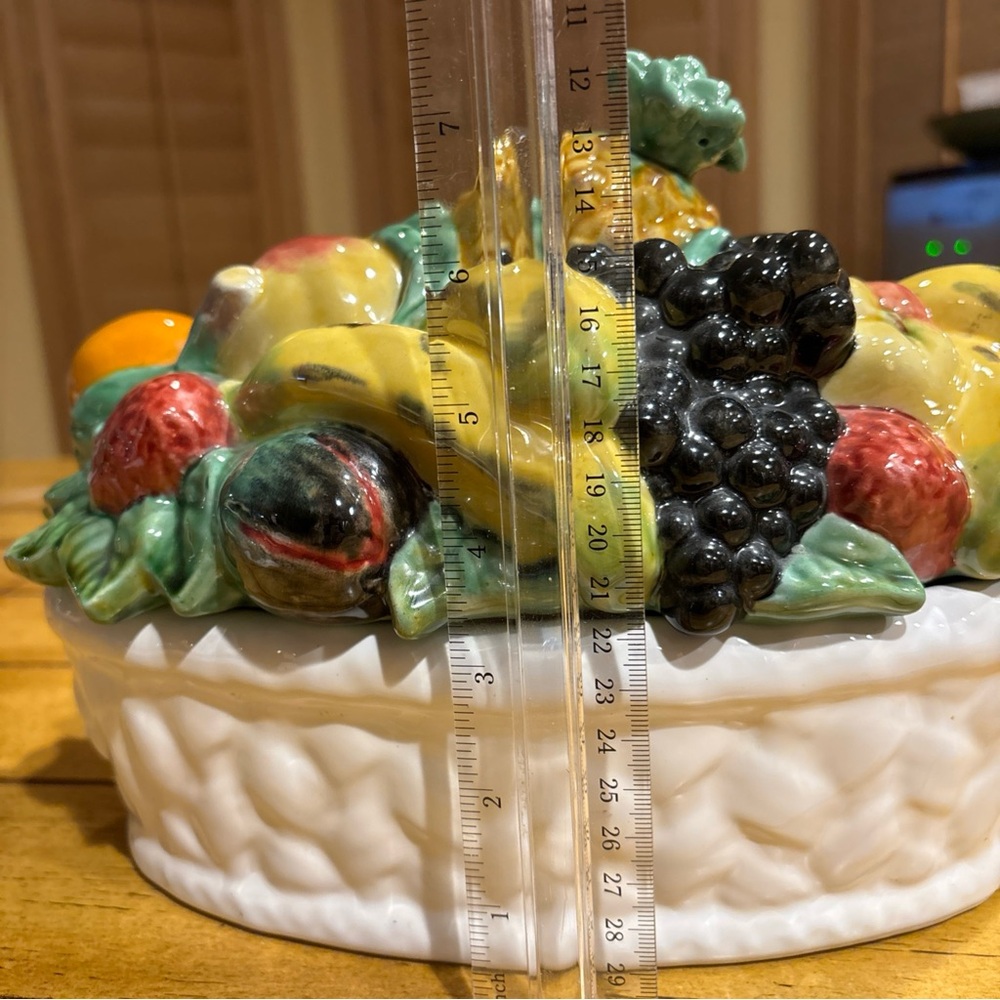 Vintage Bordallo Colorful Ceramic Fruit Basket w small defect (chip) rare find - Picture 14 of 16